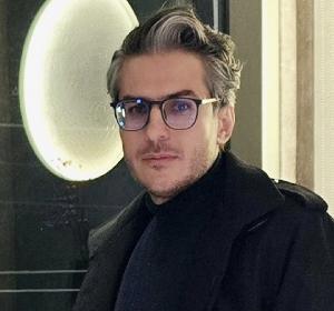 حامد اسدی  وکیل پایه یک دادگستری شهر شیراز و عضو کانون وکلای فارس